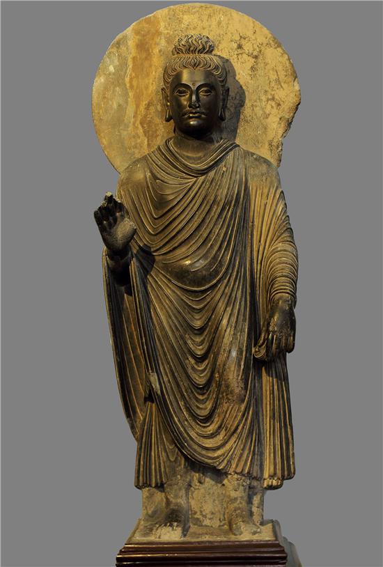 佛陀立像，白沙瓦博物馆。典型的所谓希腊化佛教艺术